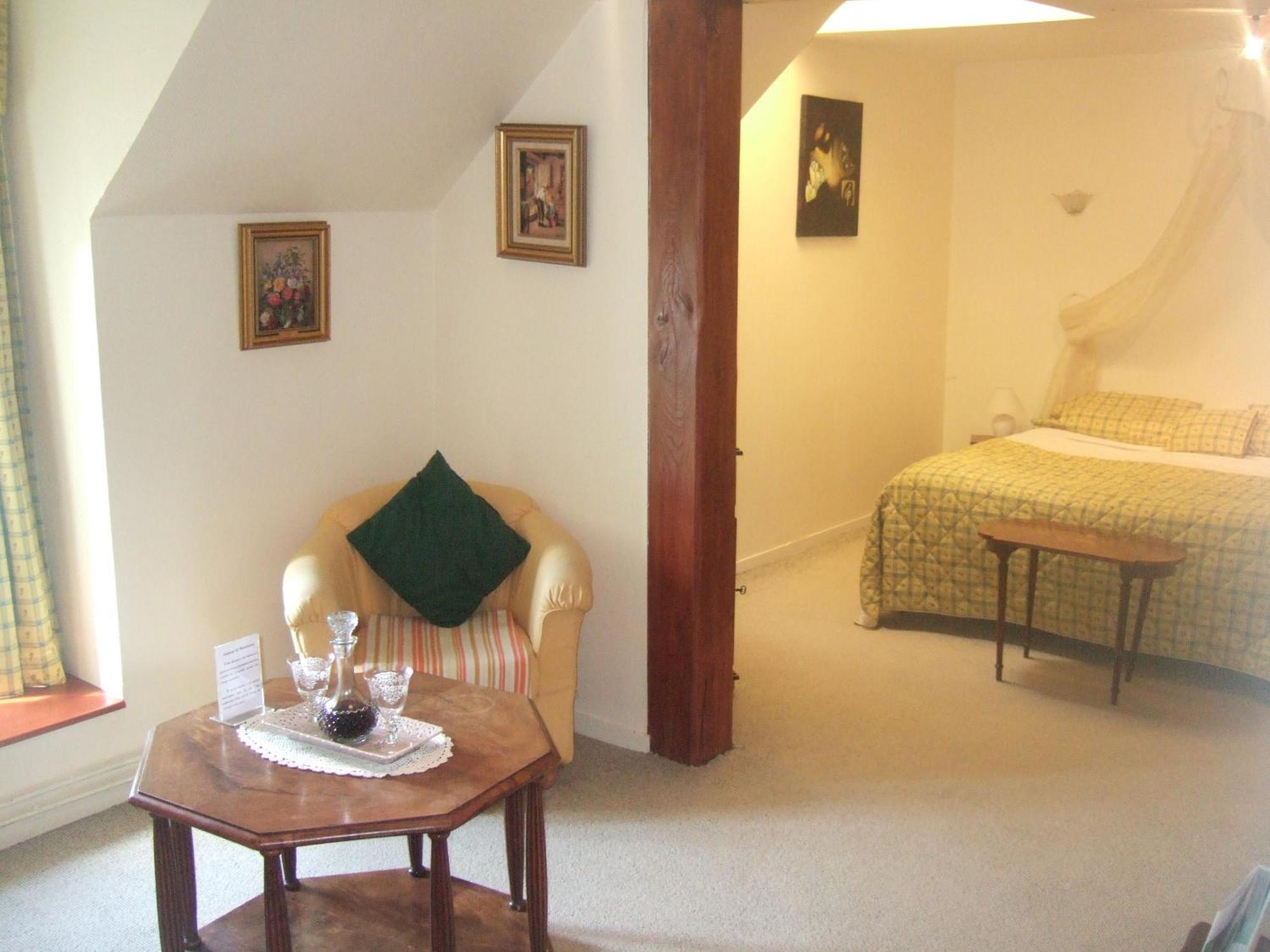 Hotel Les Etangs De Guibert Neufchâtel-en-Saosnois Esterno foto