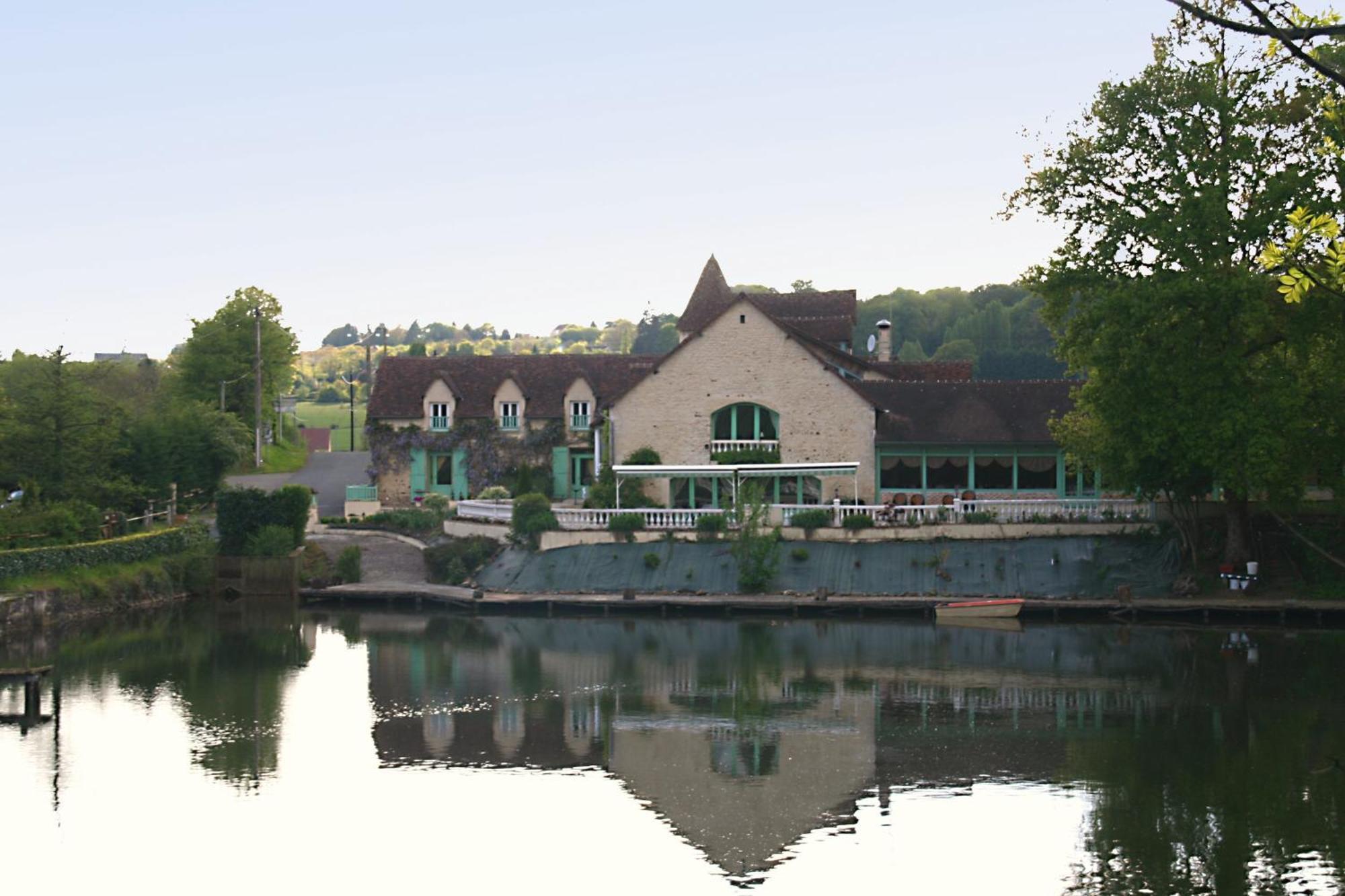 Hotel Les Etangs De Guibert Neufchâtel-en-Saosnois Esterno foto